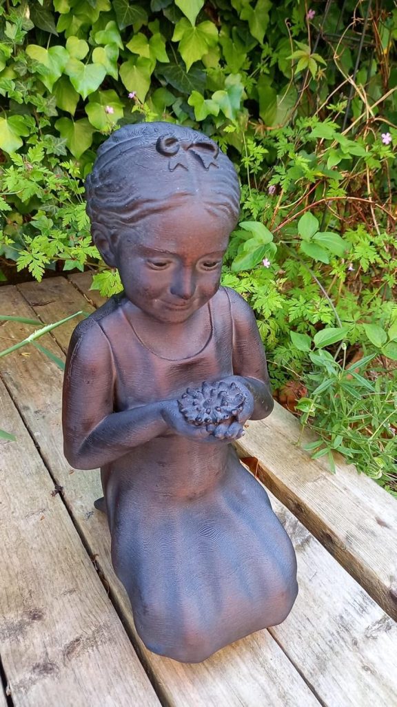 Girl With Flower - Ornament made from polystone resin