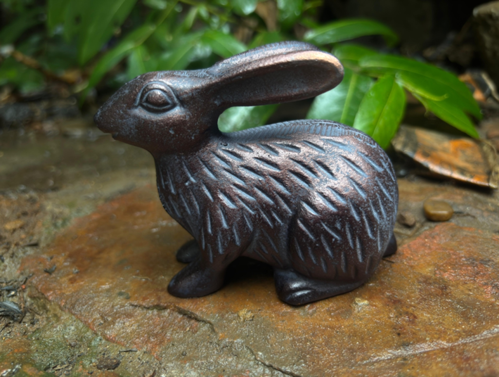 Small Rabbit | 15cm long | Aluminium in aged bronze